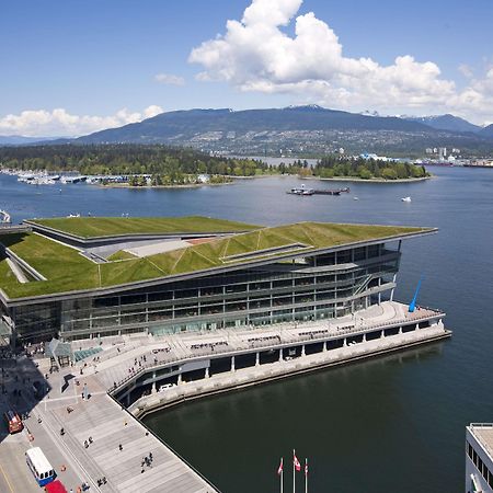 Hotel Fairmont Waterfront Vancouver Exterior foto The Canada Place building, the main terminal of the airport