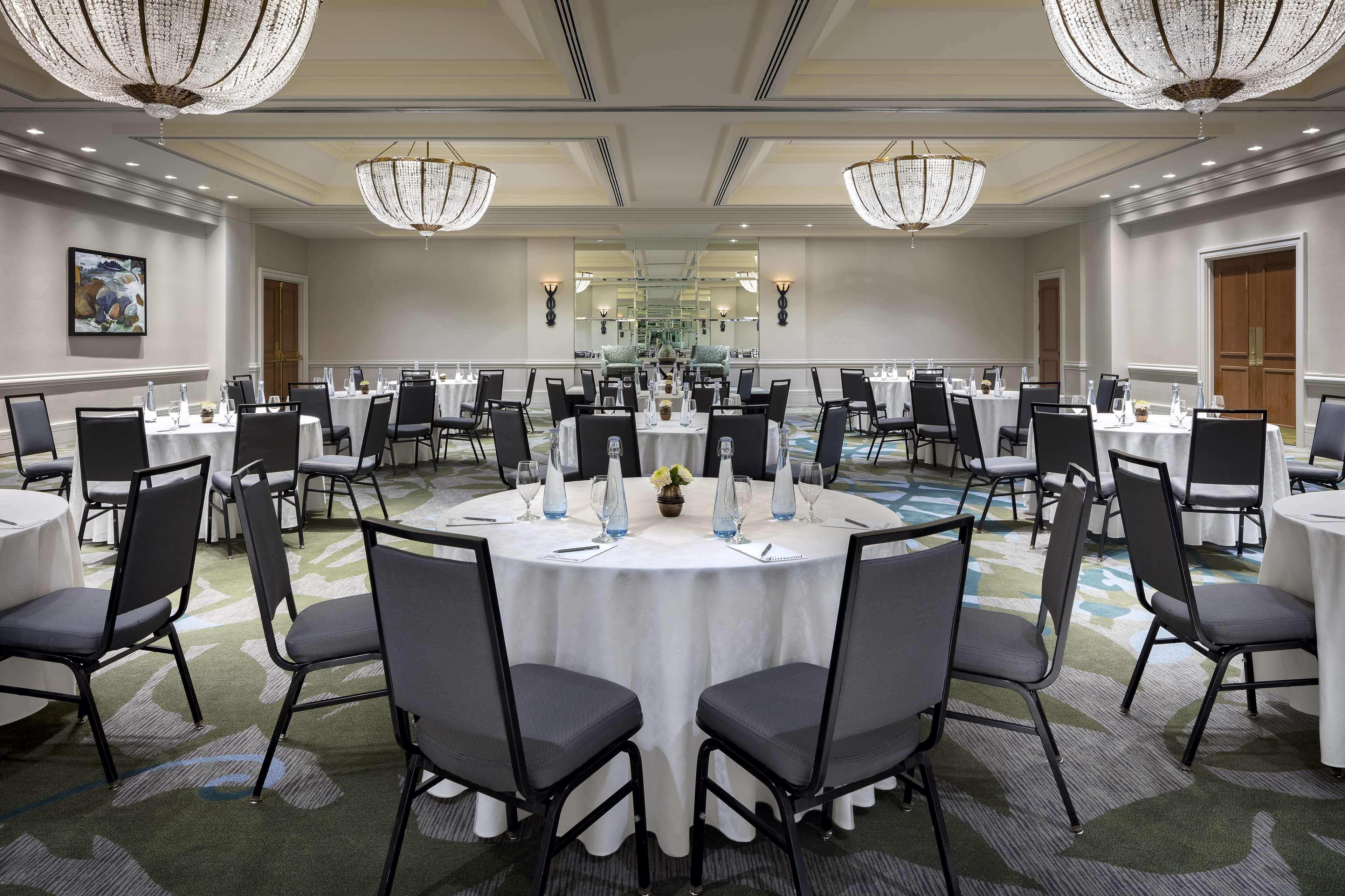 Hotel Fairmont Waterfront Vancouver Exterior foto The ballroom at the Westin