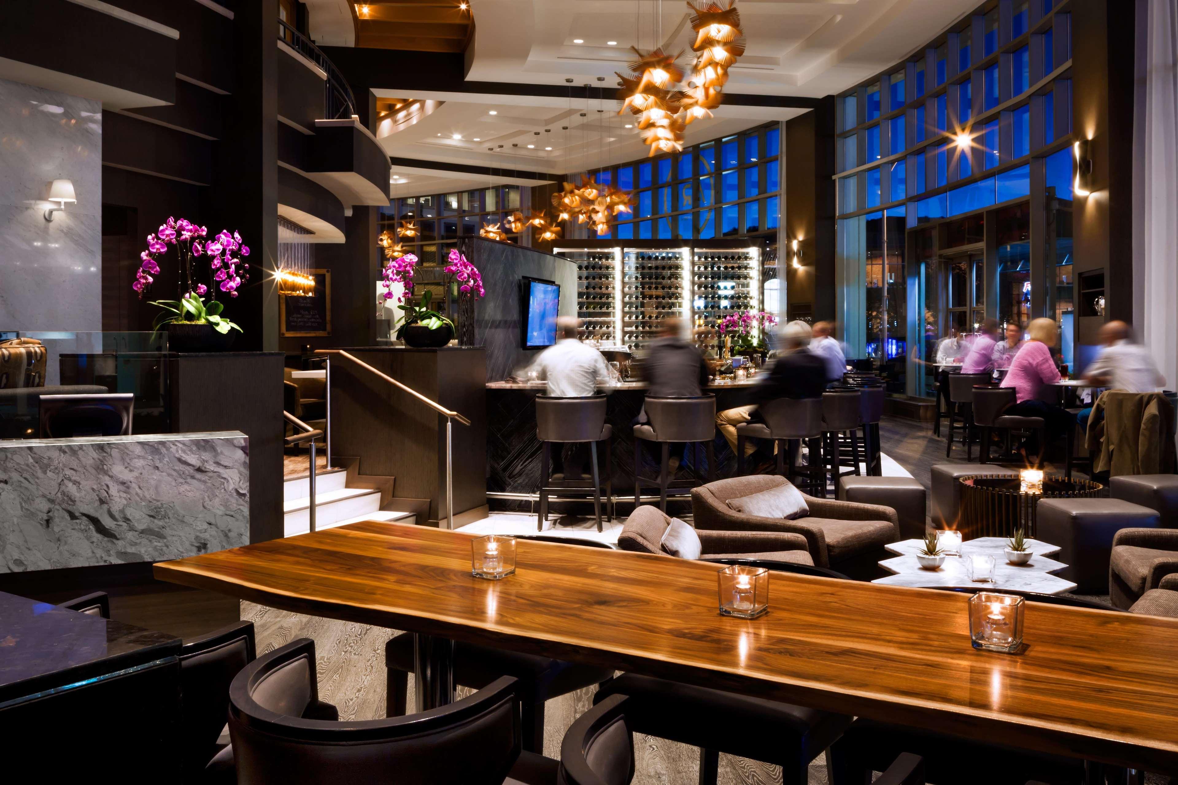 Hotel Fairmont Waterfront Vancouver Exterior foto The bar at the restaurant
