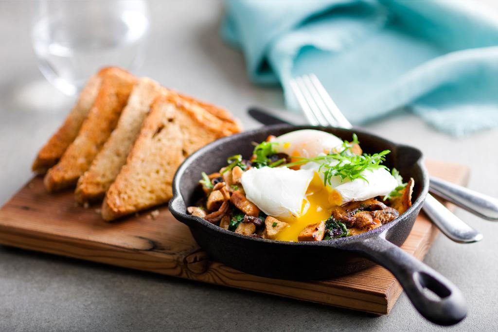 Hotel Fairmont Waterfront Vancouver Exterior foto Poached eggs with mushrooms